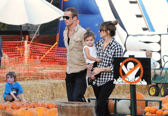 Cam Gigandet, khaki shirt, Black jeans, sunglasses